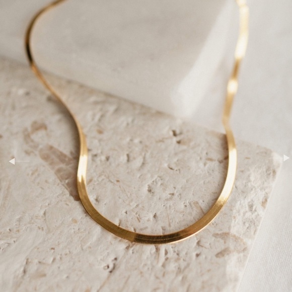 18k Gold Herringbone Chain Necklace - Picture 5 of 5